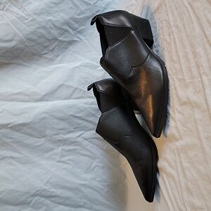 Women's NINE WEST leather size 12 boots